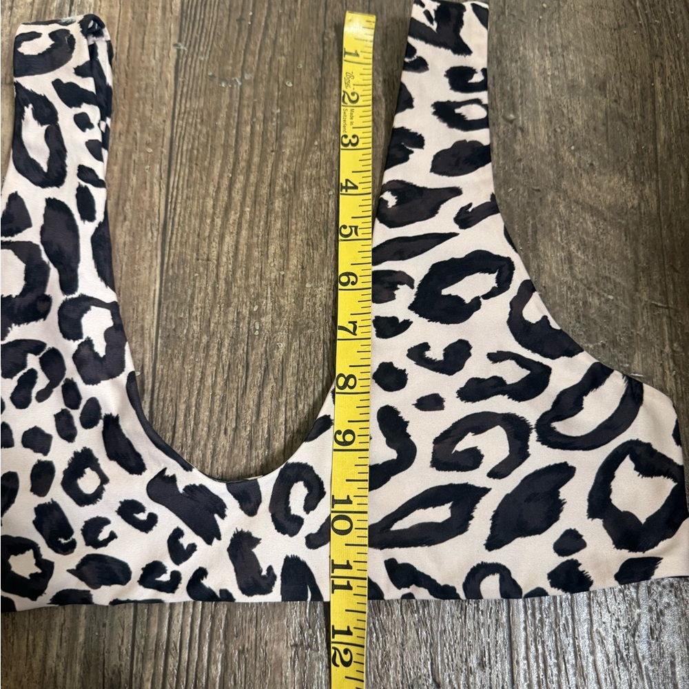 Toast Swim Signature Scoop bikini Top (Spot). Medium. Bralette. Leopard cheetah - Picture 8 of 12